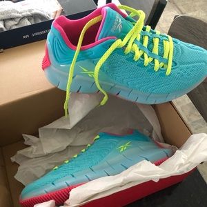 Brand new never worn junior’s Reebok Zig kinetica size 5